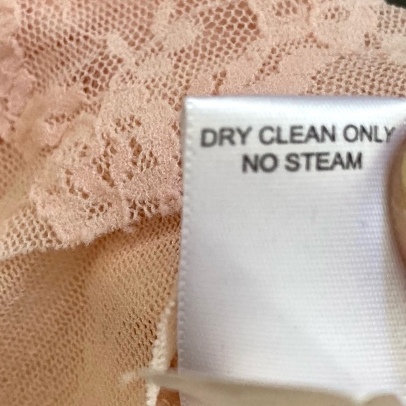 BANANA REP - coquettish lace v-neck top, spandex - Picture 6 of 6